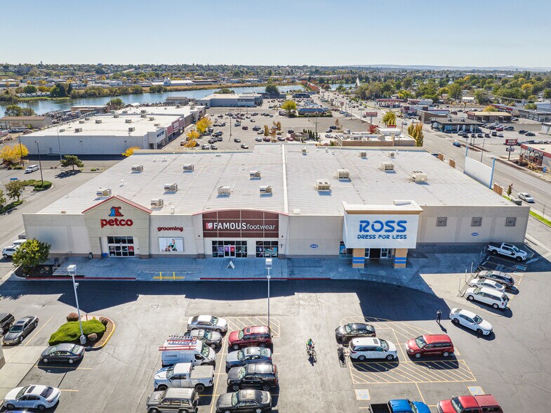 More Photos Of 911 N Stratford Rd, Moses Lake General Retail For Lease