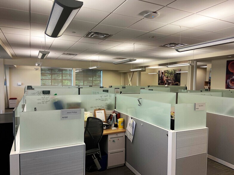 More Photos Of 93 Pilgrim Park Rd, Waterbury Office For Lease