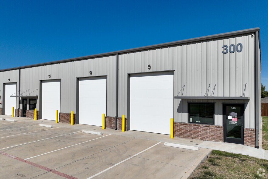 More Photos Of 15118 King Rd, Frisco Warehouse For Lease