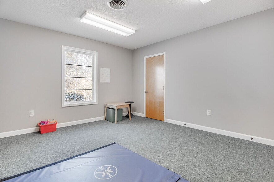 More Photos Of 217-219 Station St, Jacksonville Medical For Lease
