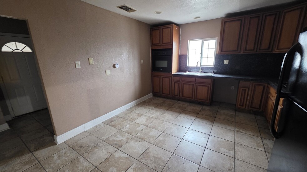More Photos Of 14 S Union St, Stockton Multifamily For Sale