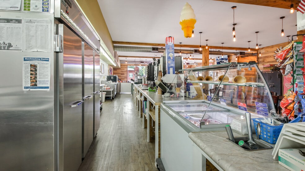 More Photos Of 909 W Main St, Cameron General Retail For Sale