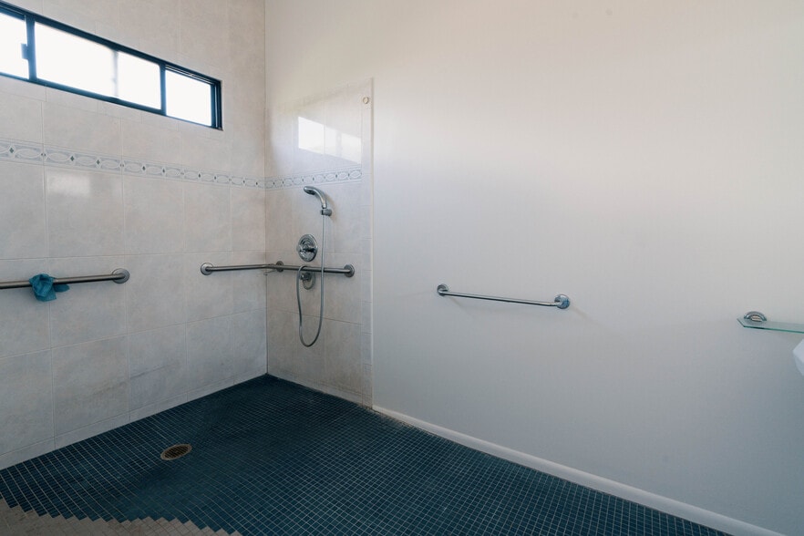 More Photos Of 1709 Kalani St, Honolulu Freestanding For Sale