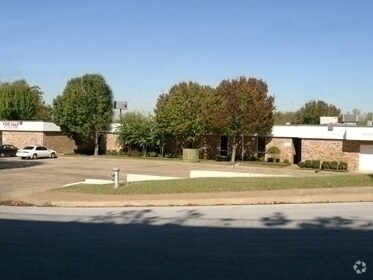 More Photos Of 2401 Scott Ave, Fort Worth Office For Lease
