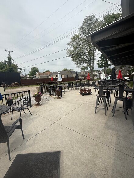 More Photos Of 142 S Water St, Marine City General Retail For Sale