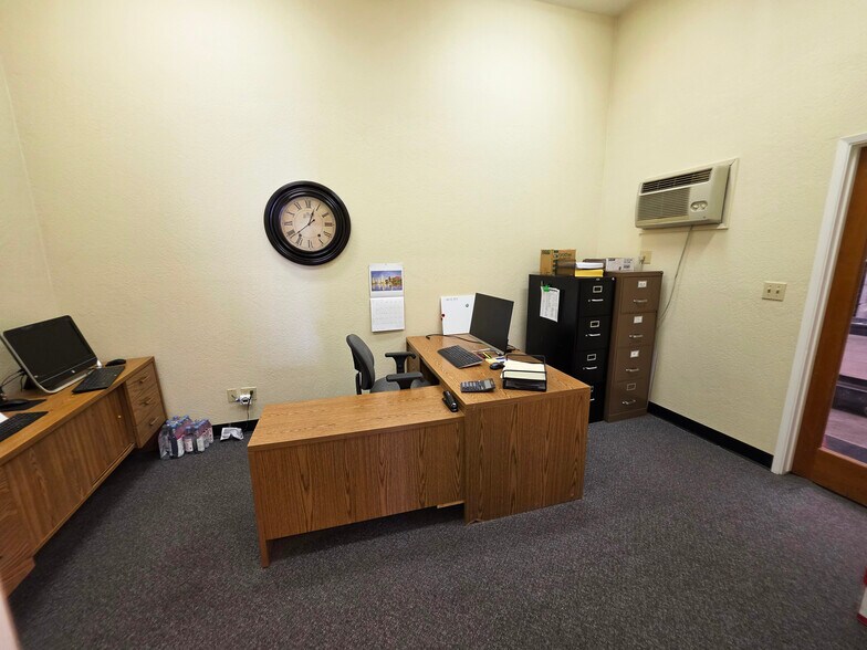 More Photos Of 4960 E Yale Ave, Fresno Warehouse For Sale