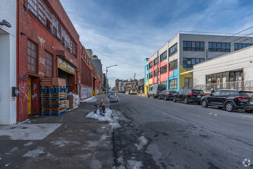 More Photos Of 315 Meserole St, Brooklyn Office For Lease