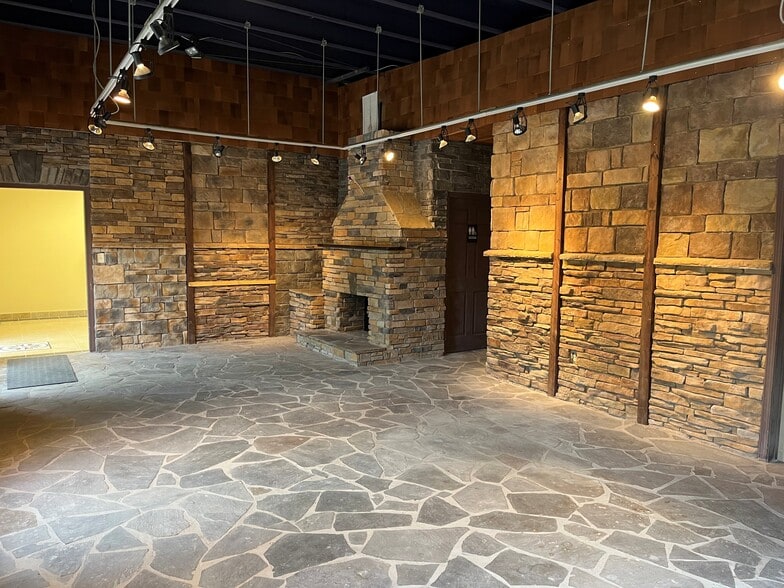 More Photos Of 121 Holt Industrial Cir, Acworth Warehouse For Sale