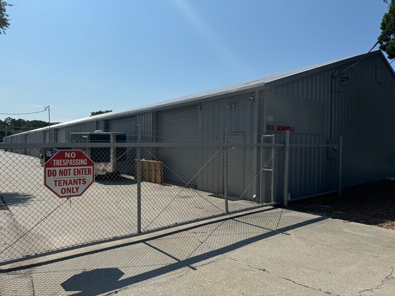 More Photos Of 500 Seminole Blvd, Largo Warehouse For Lease
