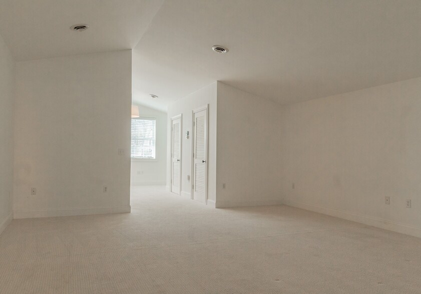 More Photos Of 72 Main St, Wiscasset Storefront Retail Residential For Sale