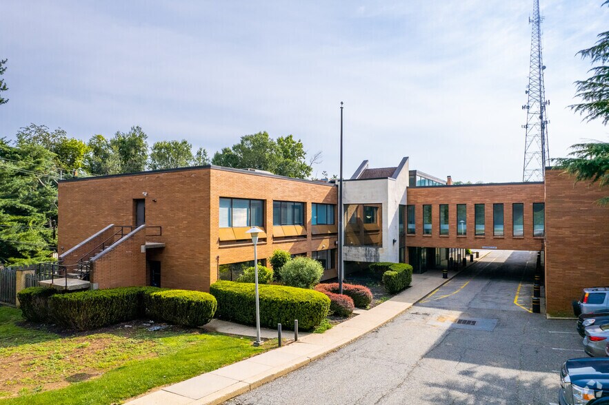 More Photos Of 9 LaCrue Ave, Concordville Office For Lease