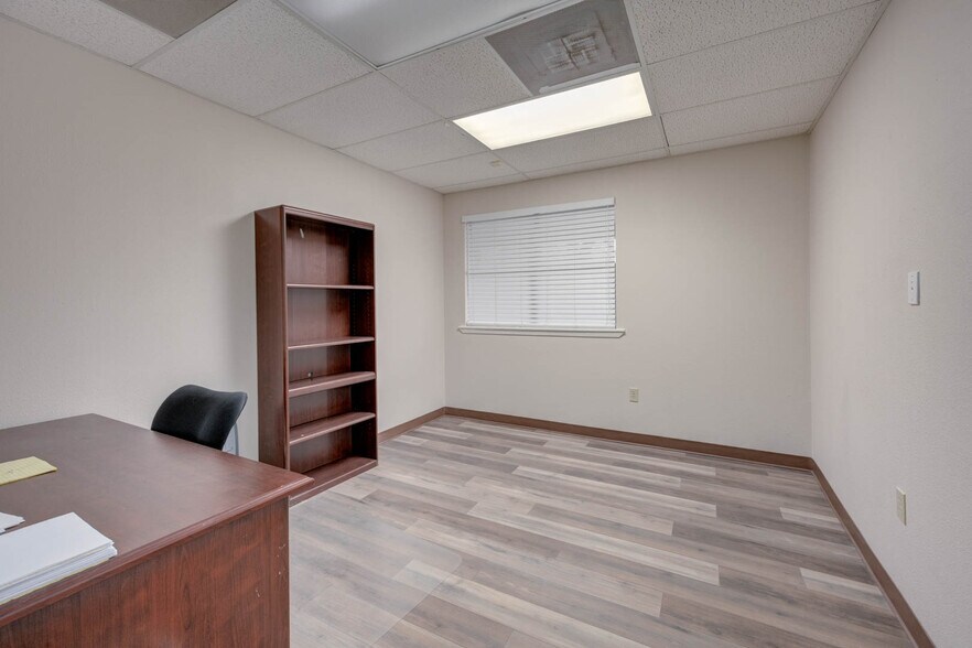 More Photos Of 700-H Everhart Rd, Corpus Christi Office For Sale