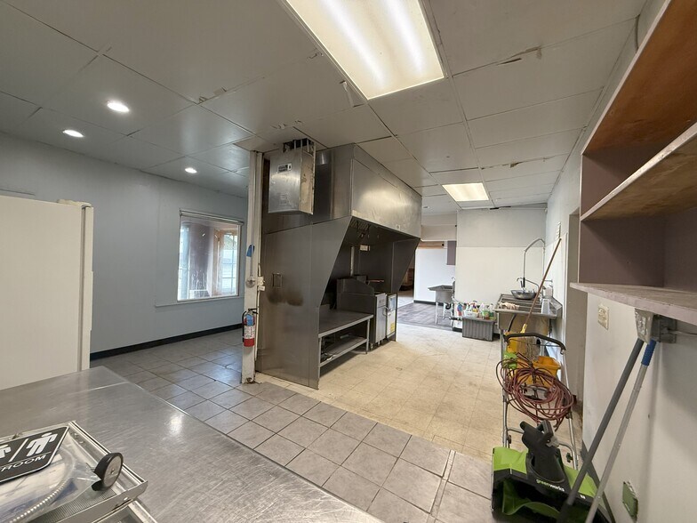 More Photos Of 550 3rd St, Fairbanks Flex For Lease