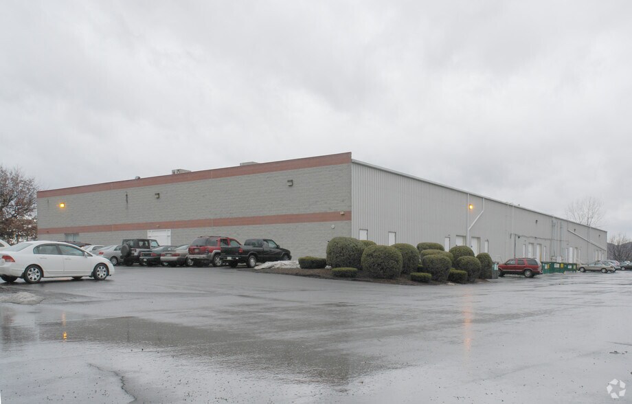 More Photos Of 769-785 Keystone Industrial Park Rd, Dunmore Research And Development For Lease