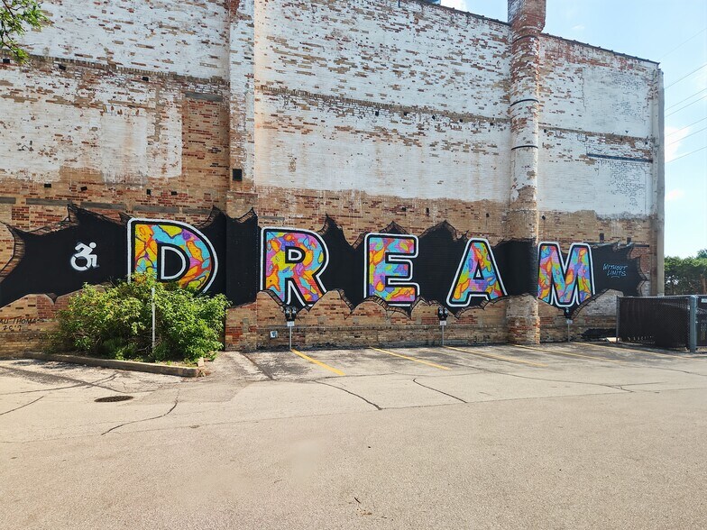 More Photos Of 540 N Broadway, Green Bay Coworking Space