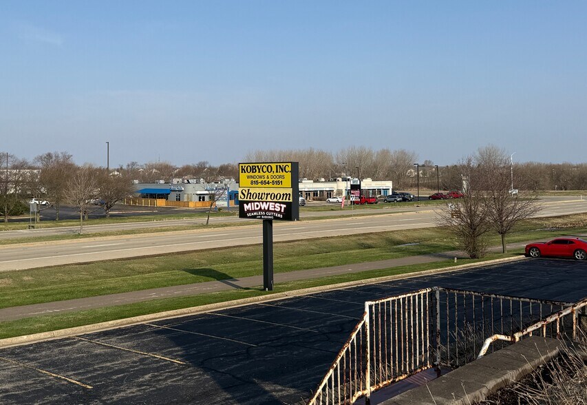 More Photos Of 4131-4133 N Perryville Rd, Loves Park Storefront Retail Office For Lease