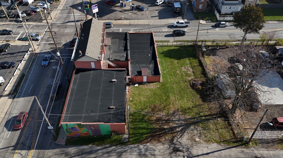 More Photos Of 369-371 S Central Ave, Columbus Bar For Sale