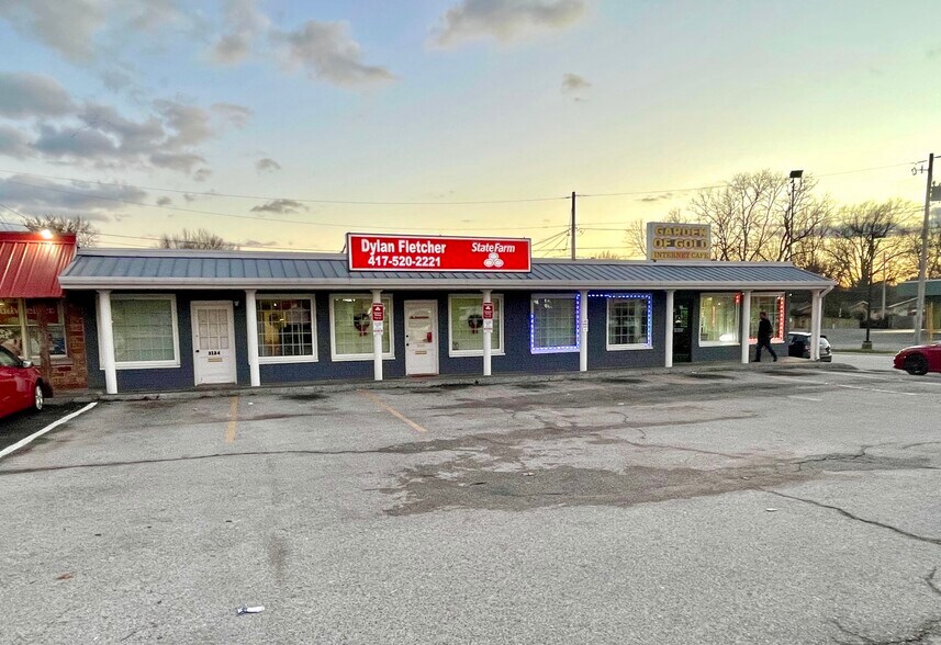 More Photos Of 3128-3134 E Sunshine St, Springfield Storefront Retail Office For Sale