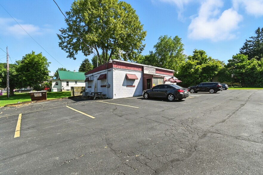 More Photos Of 451 Grace St, Mansfield Bar For Sale