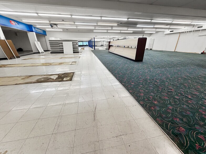 More Photos Of 425 Camden Rd, Huntington Drugstore For Sale