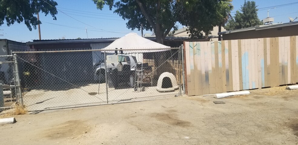 More Photos Of 2435 S K St, Tulare Bar For Sale