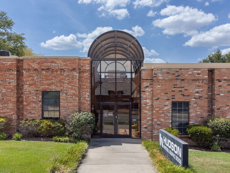 More Photos Of 611 S Mobberly Ave, Longview Flex For Sale