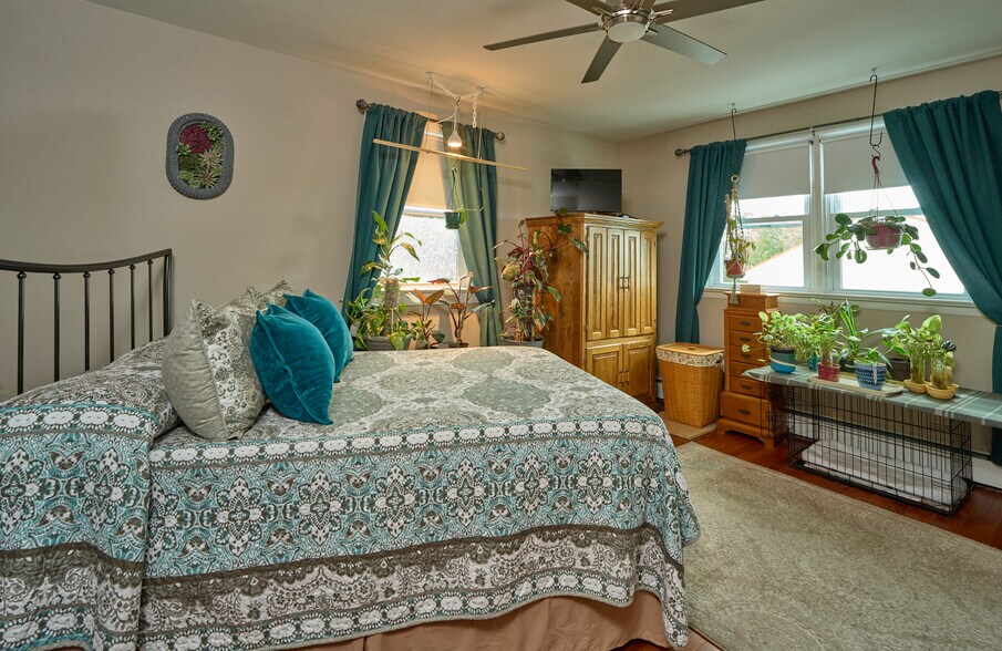 More Photos Of 7078 Easton Rd, Pipersville Auto Repair For Sale