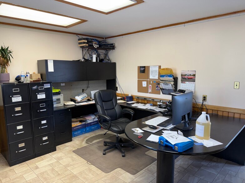 More Photos Of 4881 Pittsburgh Rd, Harrisville Light Distribution For Sale