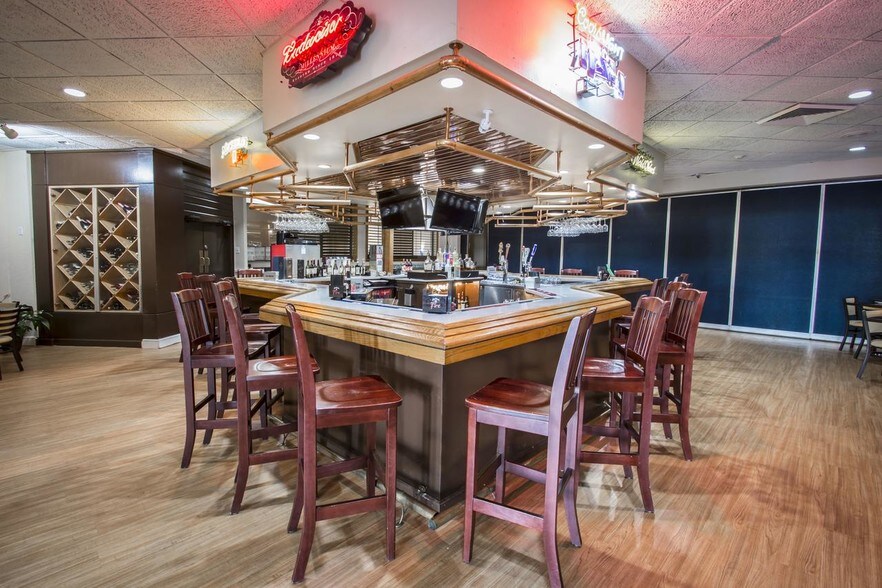 More Photos Of 6525 Us Highway 27 N, Sebring Hotel For Sale