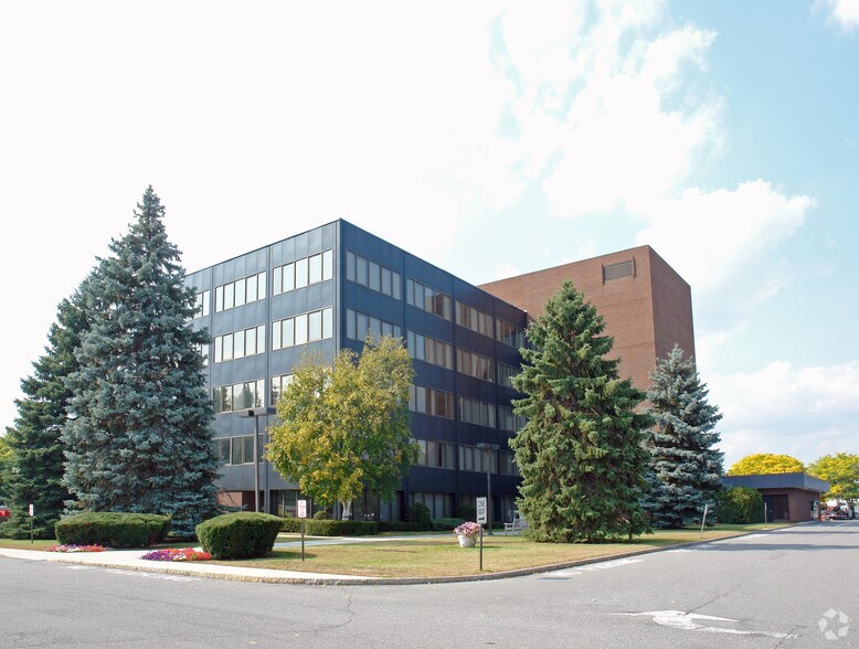 More Photos Of 125 Wolf Rd, Albany Medical For Lease