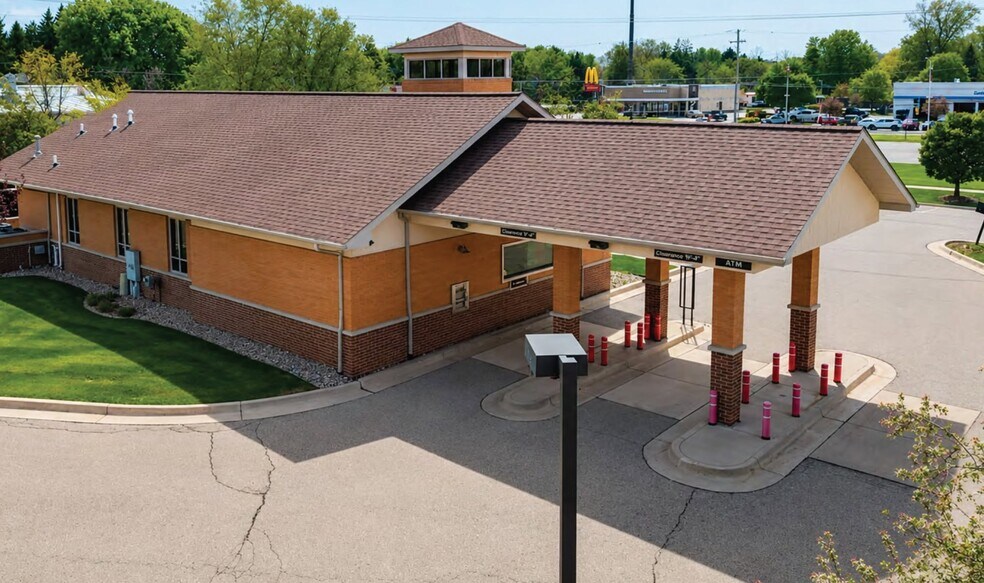 More Photos Of 13215 S US Highway 27, Dewitt Bank For Lease