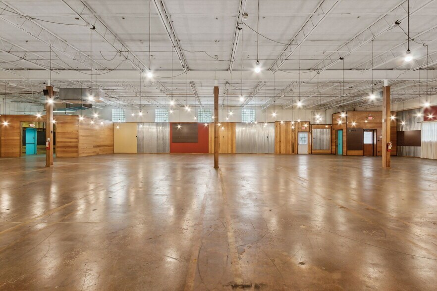 More Photos Of 30 Barber Rd, Macclenny Showroom For Sale