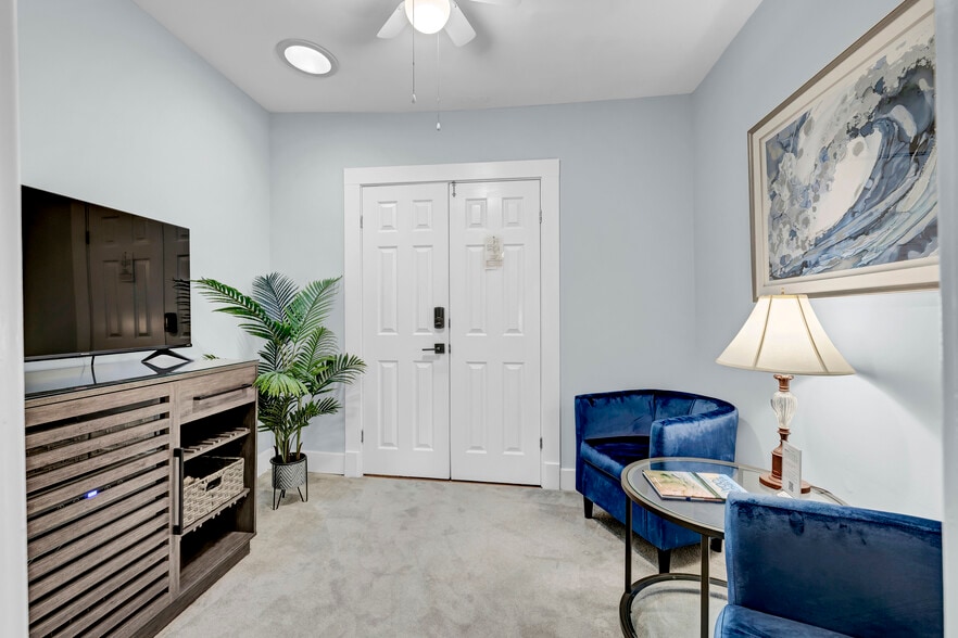 More Photos Of 412 S 3rd St, Wilmington Hospitality For Sale