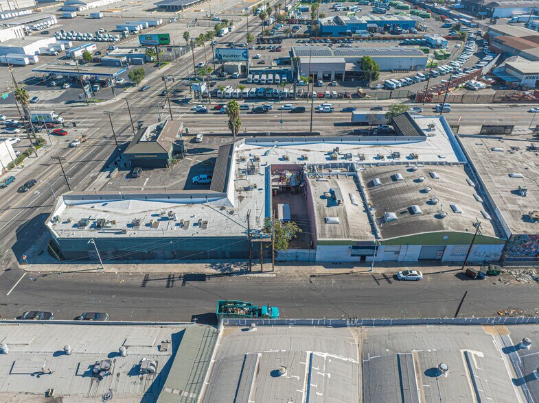 More Photos Of 1901 S Alameda St, Los Angeles General Retail For Sale