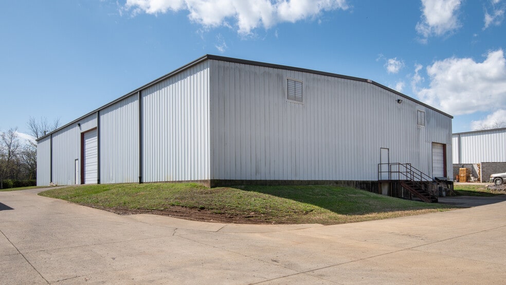 More Photos Of 1232 Longleaf Dr, Gallatin Warehouse For Lease