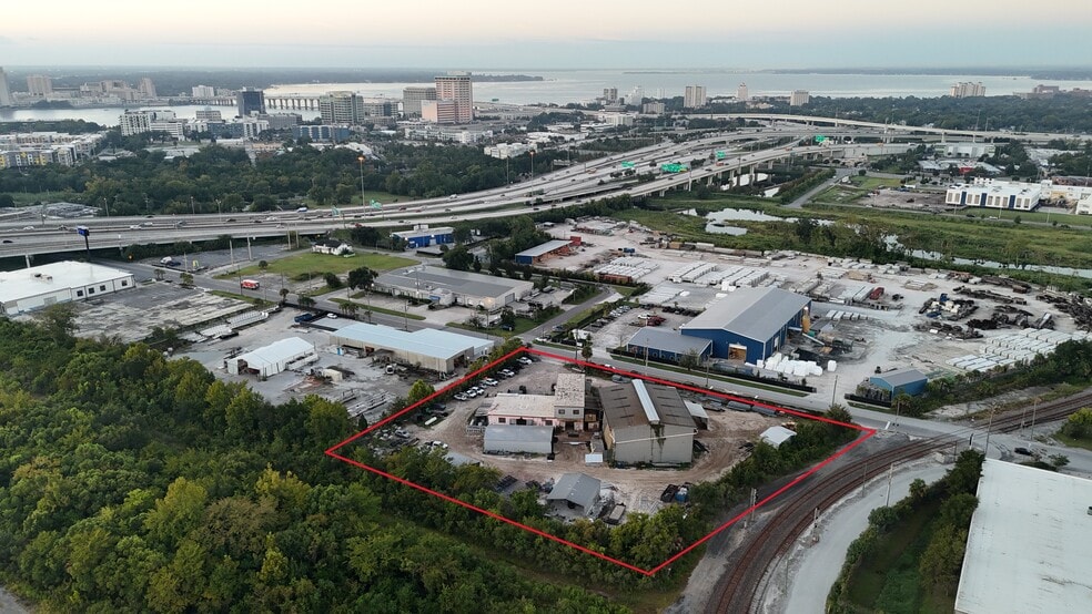 More Photos Of 2021 Dennis St, Jacksonville Manufacturing For Lease