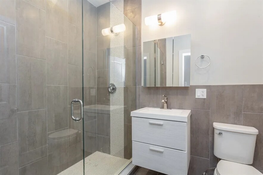 More Photos Of 1210 E Hyde Park Blvd, Chicago Apartments For Sale