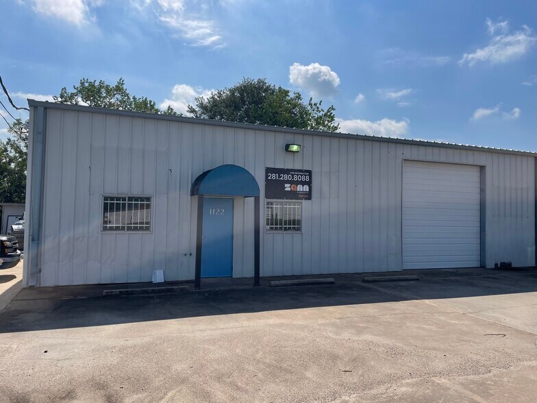 More Photos Of 1120 County Road 129, Alvin Warehouse For Sale