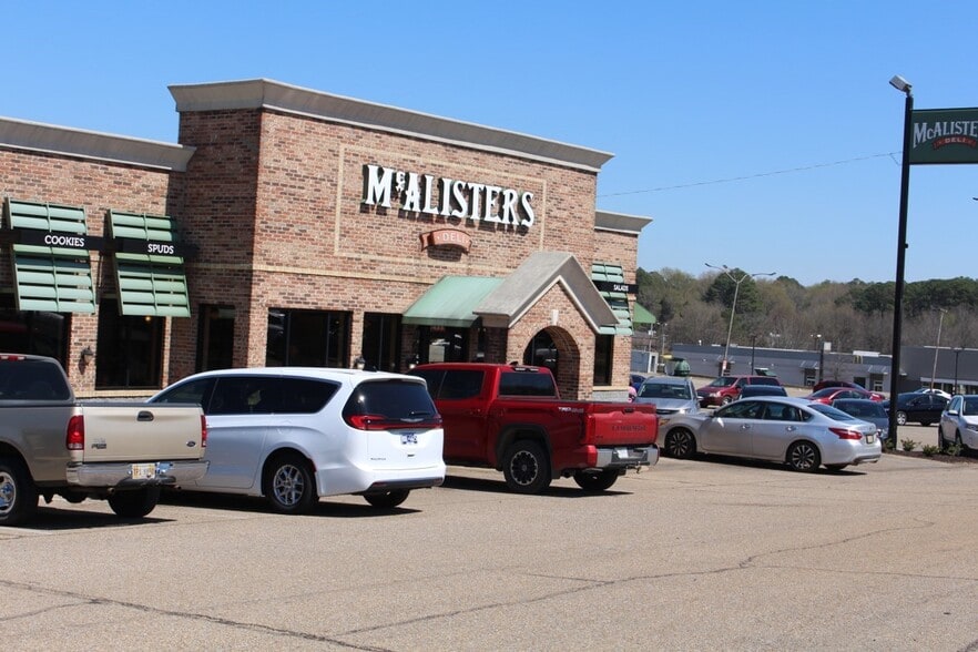 More Photos Of 203B State Highway 30 W, New Albany Storefront For Lease