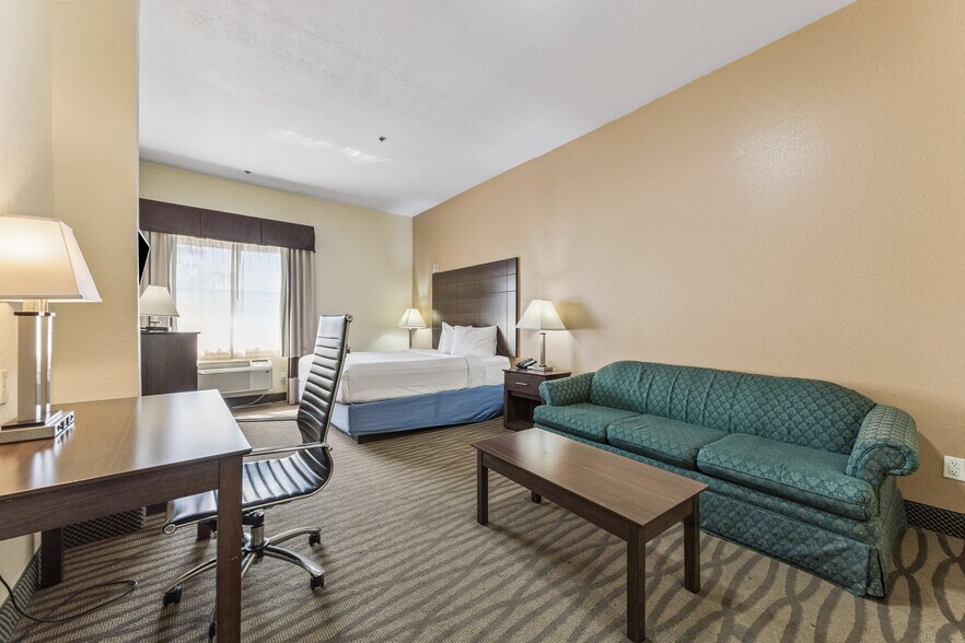 More Photos Of 2601 Spencer Hwy, Pasadena Hotel For Sale