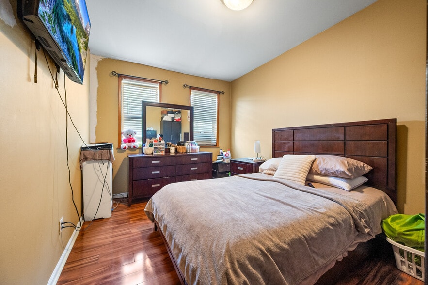 More Photos Of 2101 76th St, Brooklyn Flex For Sale