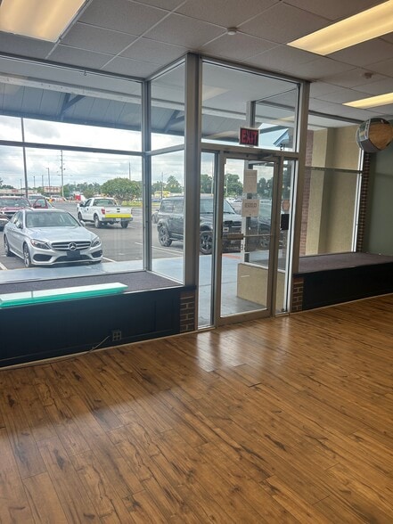 More Photos Of 15 S Kerr Ave, Wilmington Freestanding For Lease