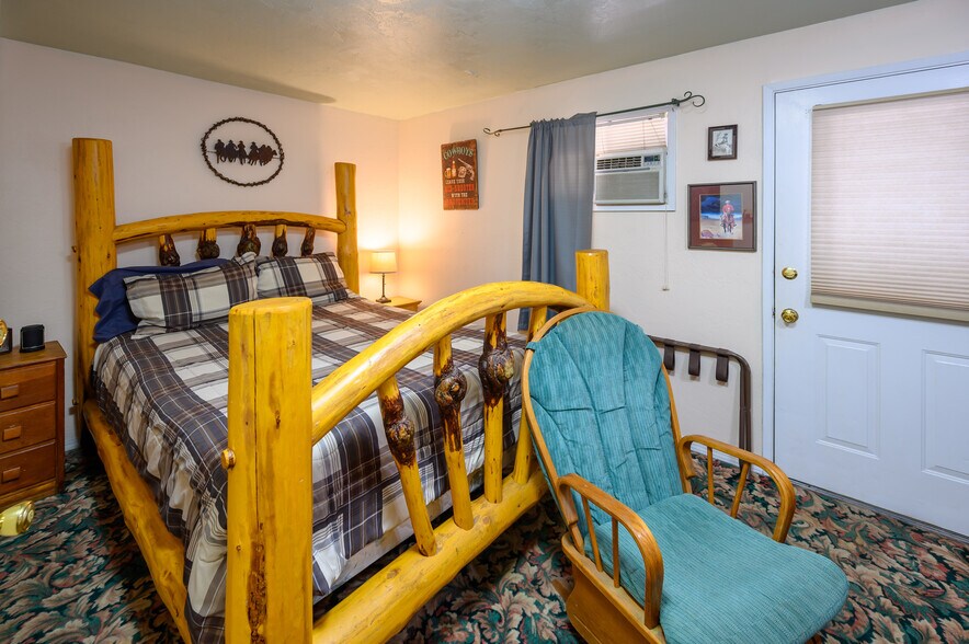 More Photos Of 109455 Highway 97 N, Chemult Hotel For Sale