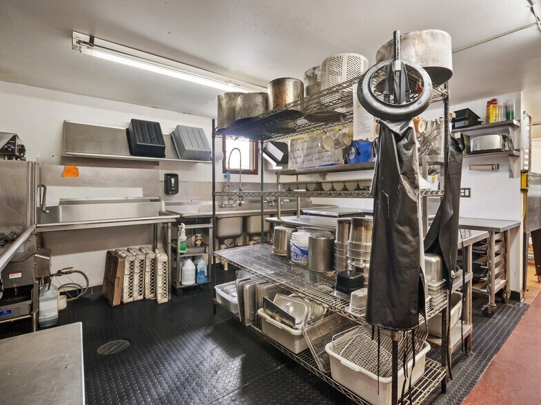 More Photos Of 1222 S Alverno Rd, Manitowoc Restaurant For Sale