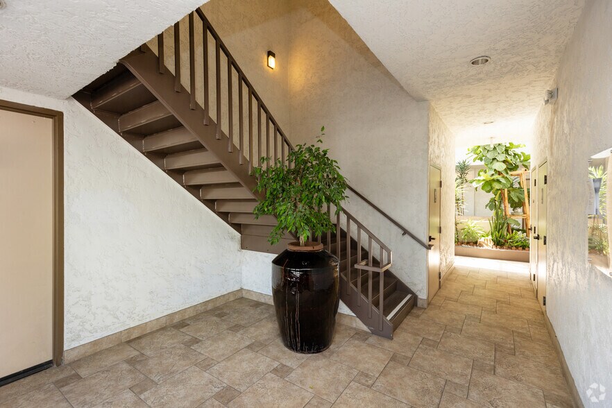 More Photos Of 2277 Townsgate Rd, Westlake Village Office For Lease