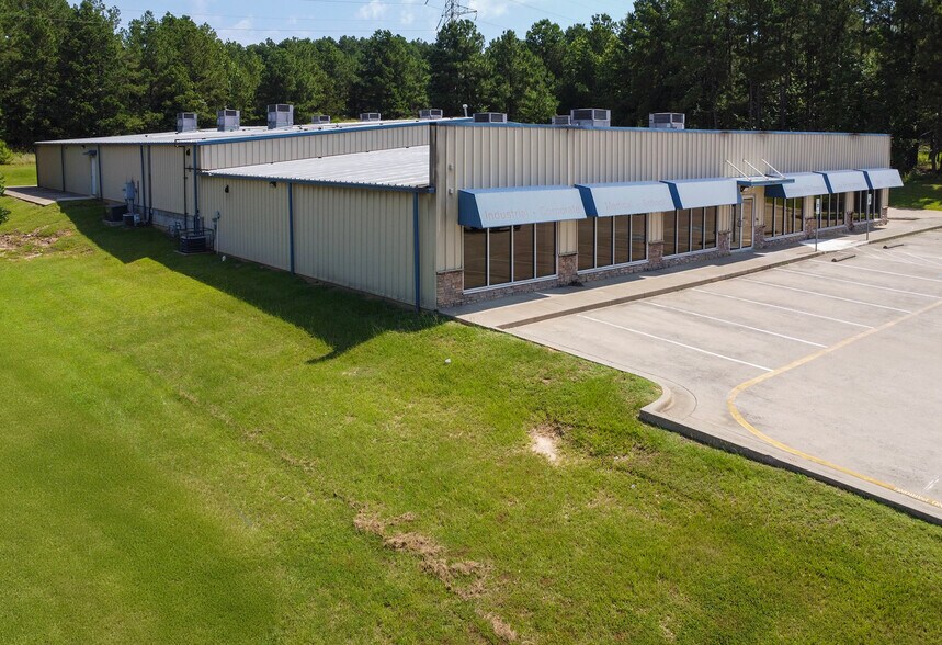 More Photos Of 4285 Hwy 31 W, Tyler Showroom For Lease