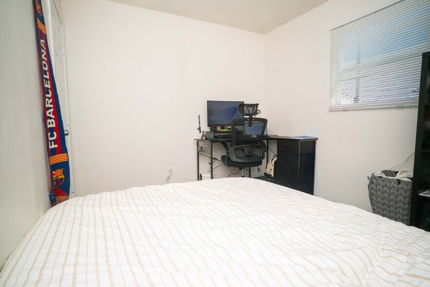 More Photos Of 1951 Hornblend St, San Diego Apartments For Sale