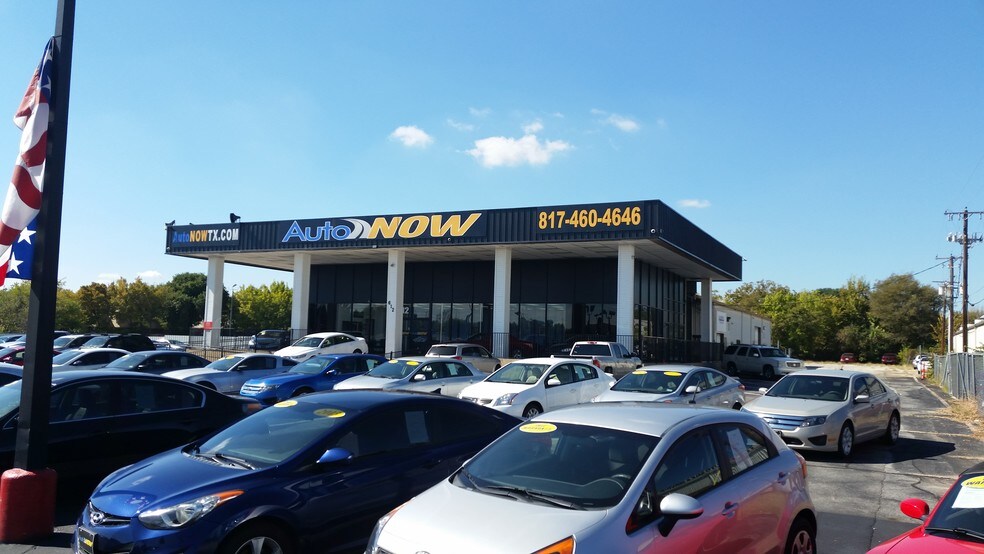 Primary Photo Of 612 N Collins St, Arlington Auto Dealership For Lease