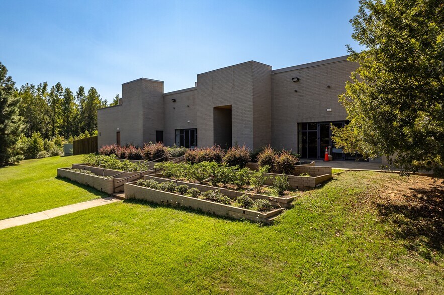 More Photos Of 3700 Judson Rd, Longview Restaurant For Sale