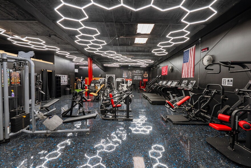 More Photos Of 501 Interstate Ct, Sarasota Warehouse For Sale
